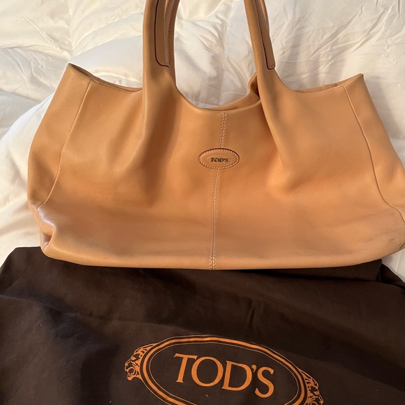 Tods brand all leather beige purse - Picture 3 of 15